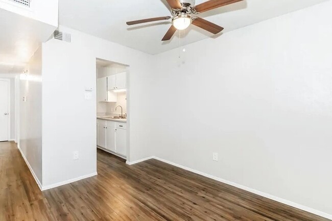 2x2 Dining Room - Scenic Pines Apartments