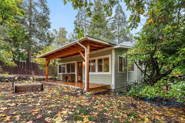 Foto del edificio - 698 Ashland St