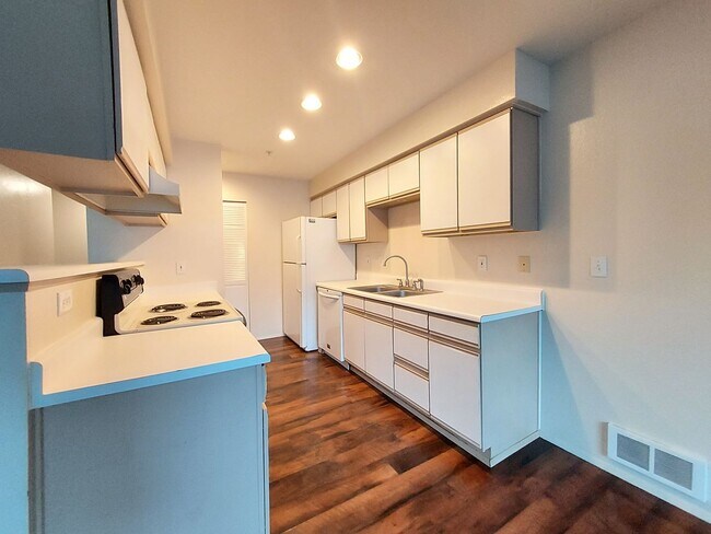 Building Photo - STUNNING WATER VIEW - Bremerton Condo