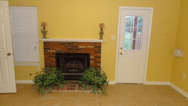 Foto del edificio - 2427 Clover Field Cir