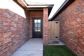 Building Photo - 5605 E Farmers Ave