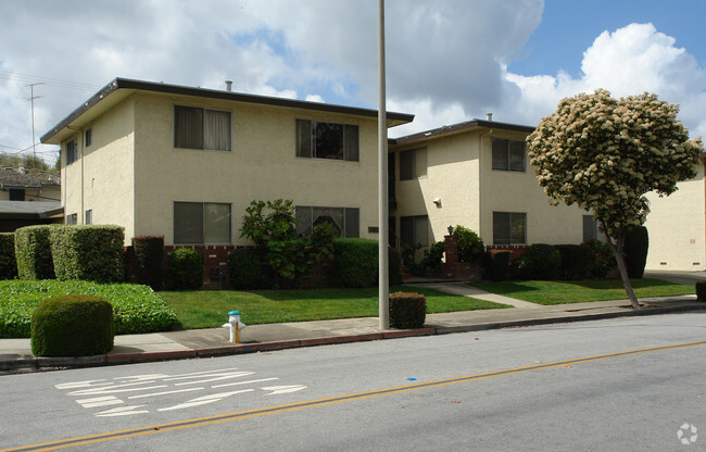 Building Photo - Valencia Apartments