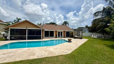Building Photo - 1526 Cormorant Rd