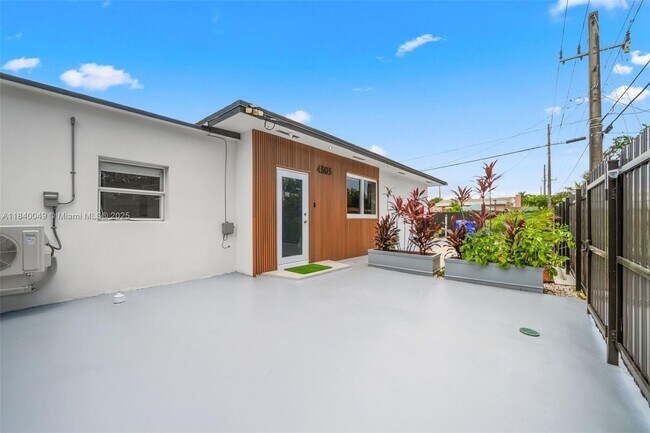 Foto del edificio - 4301 NW 4th St