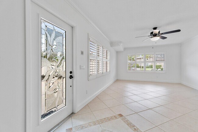 Building Photo - 2406 SW Danbury Ln