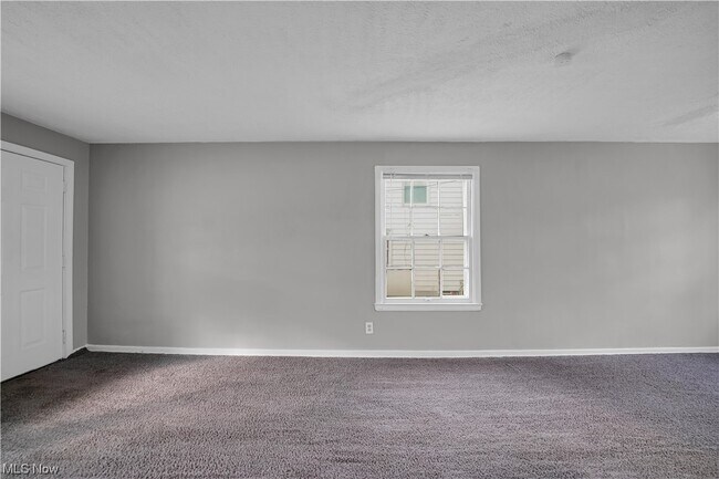 Building Photo - 1461 E 252nd St