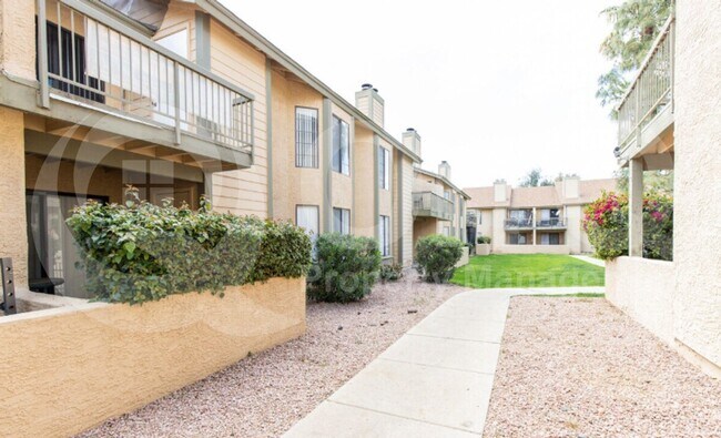 Foto del edificio - 5236 W Peoria Ave