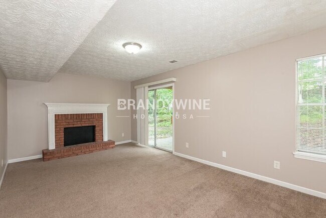 Foto del edificio - 6575 Smoke Ridge Dr