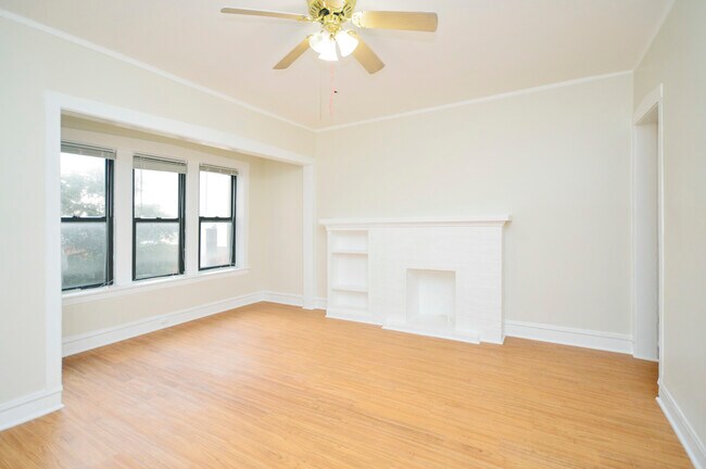 Building Photo - 4210 N Pulaski Rd