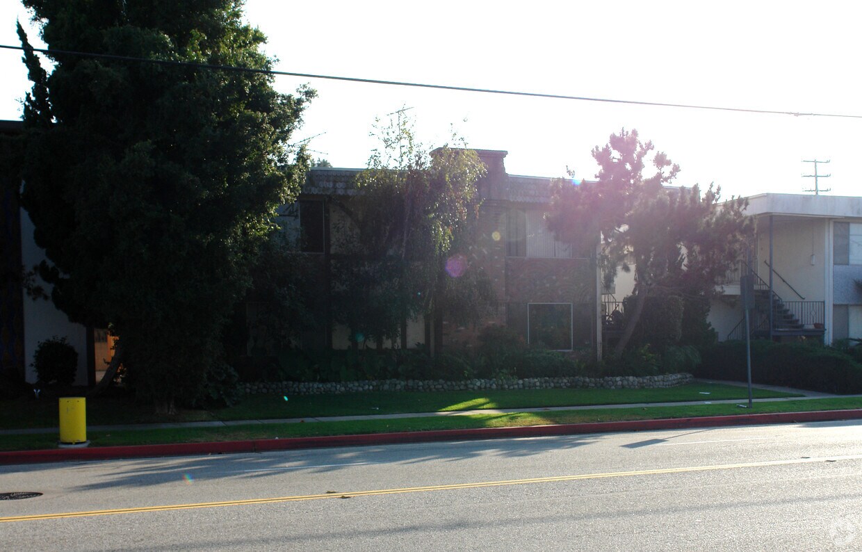 Building Photo - 2136 W 182nd St