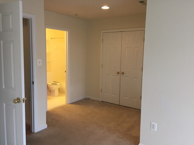 Foto del edificio - Oversized Townhome in Crofton Farms
