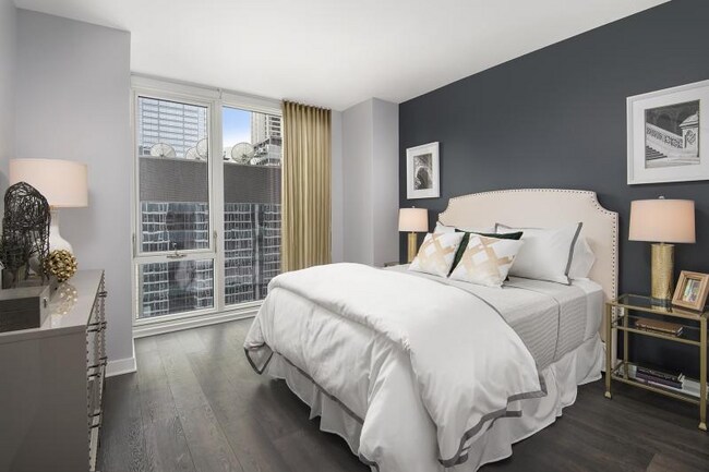 Foto del edificio - 201 E Adams St