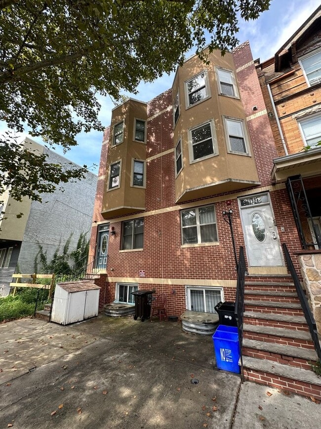 Building Photo - 2324 N Park Ave