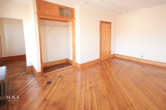 Building Photo - 35 Halsey Street