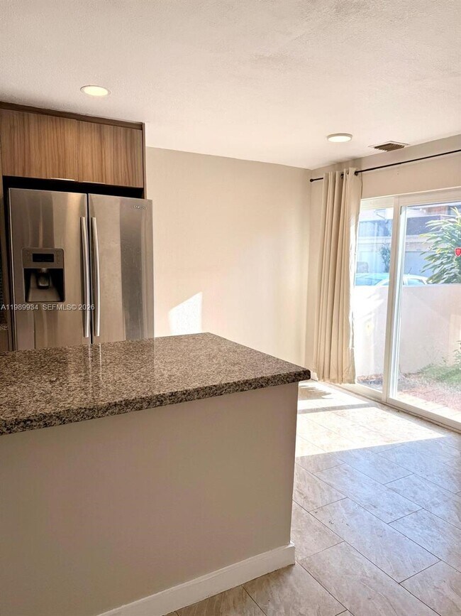 Foto del edificio - 833 NW 81st Terrace