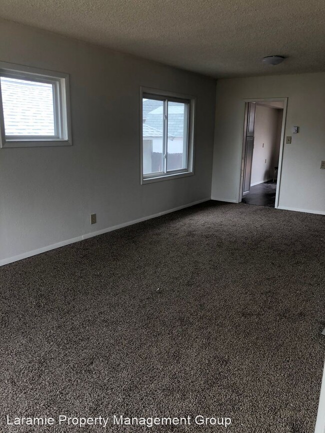 Building Photo - 2 br, 1 bath Apartment - 562 N 8th