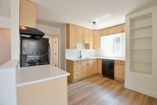 Building Photo - 1221 31st St