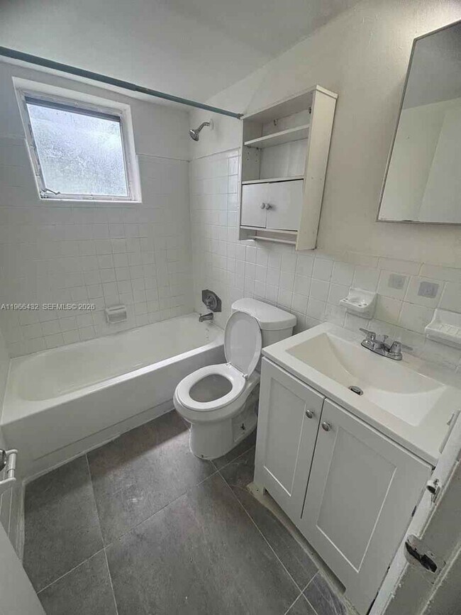 Building Photo - 1400 W 29th St