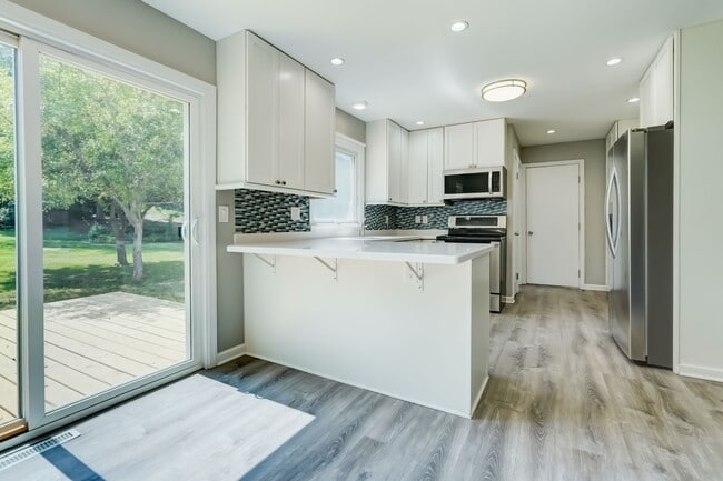 Foto del edificio - 161 Railroad Mills Rd