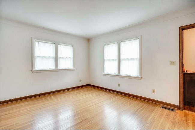 Living Room - 134 Warwick St SE