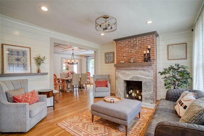 Building Photo - 1755 Monroe Dr NE