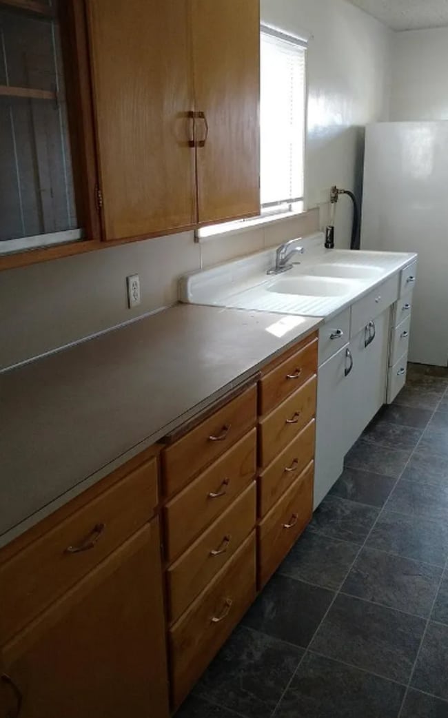 Building Photo - Upstairs Duplex Delight & $400 Credit for 1st Month's Rent