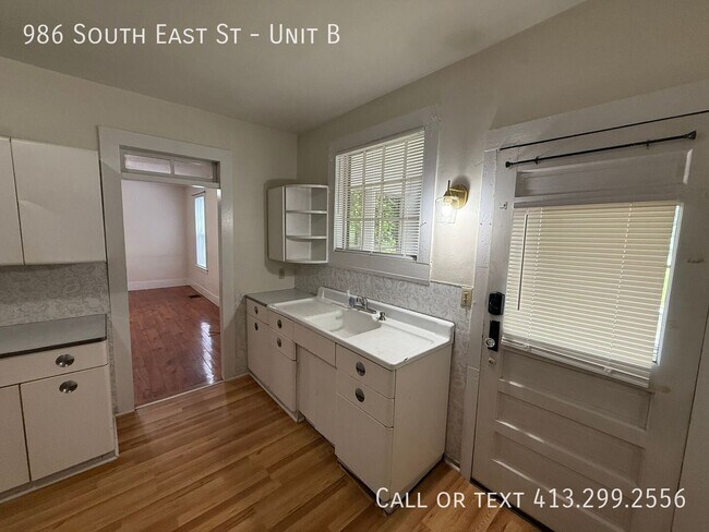 Foto del edificio - 986 S East St