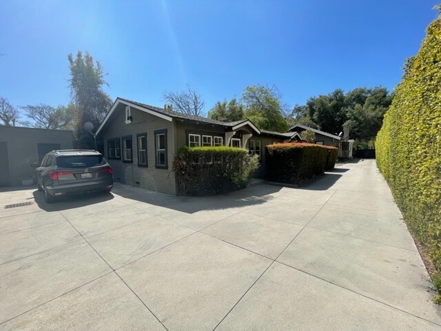 Exterior + parking - 1282 N Hudson Ave