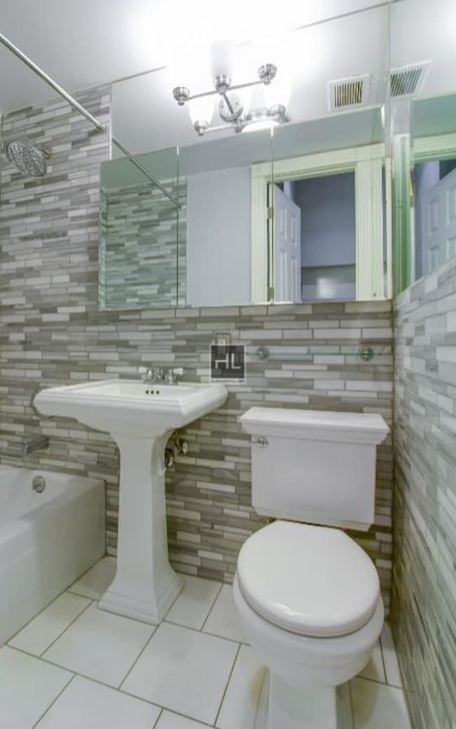 Building Photo - Christopher Street