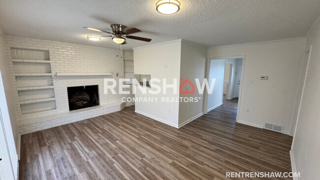 Foto del edificio - 663 Moss Rd