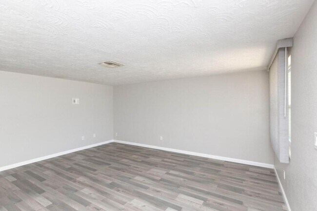 Building Photo - 3550 Truman Dr