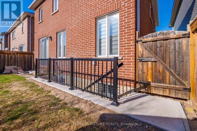 Building Photo - 533 Yates Dr