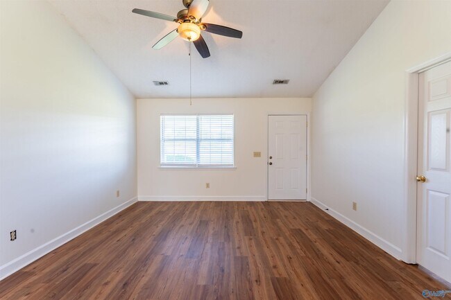 Foto del edificio - 896 Toney Rd