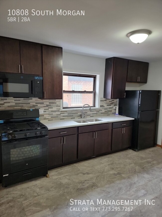 Building Photo - 5 bedroom Single Family home- 2 car garage...