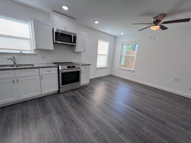 Foto del edificio - Updated 3-Bedroom Townhome for Rent in Eas...
