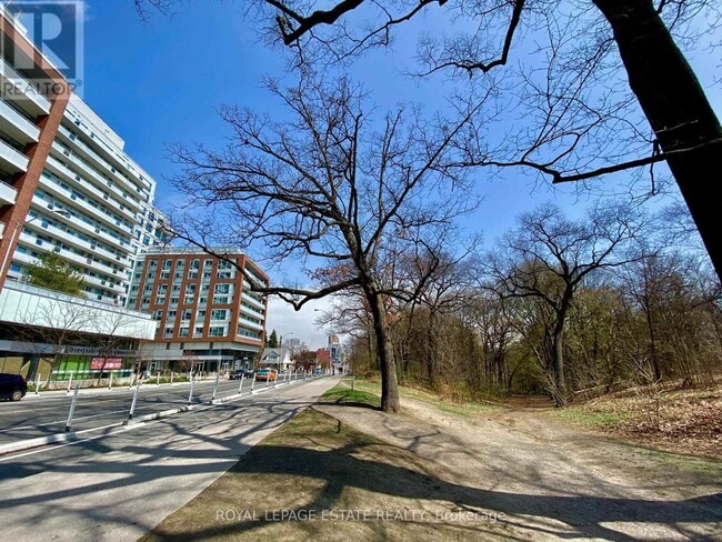 Building Photo - 1830 Bloor St W