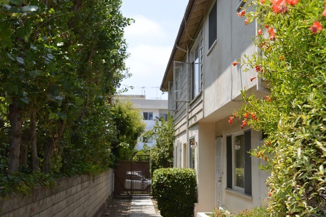 Foto del edificio - 140 N Hayworth Ave