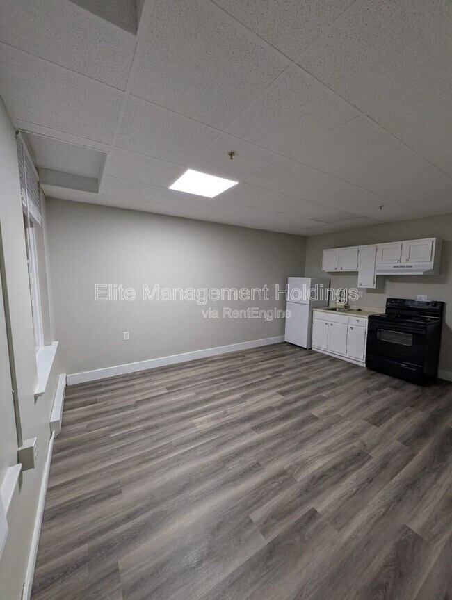 Building Photo - 1551 Bryden Rd