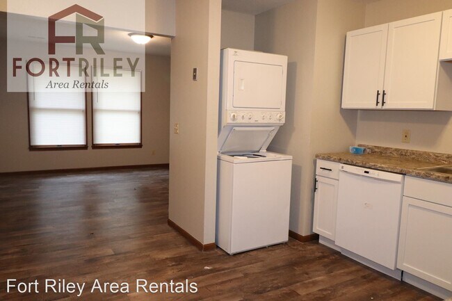 Building Photo - 2 br, 1 bath House - 305 W 1st St