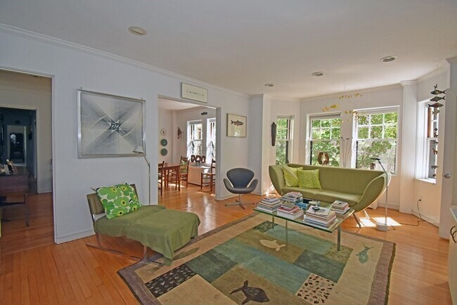 Foto del edificio - 993 Memorial Dr