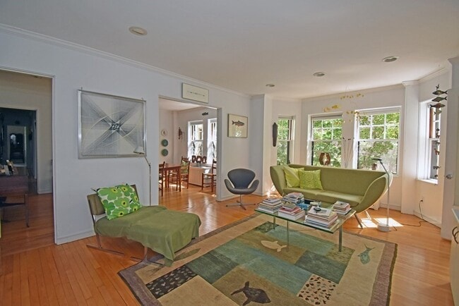 Building Photo - 993 Memorial Dr