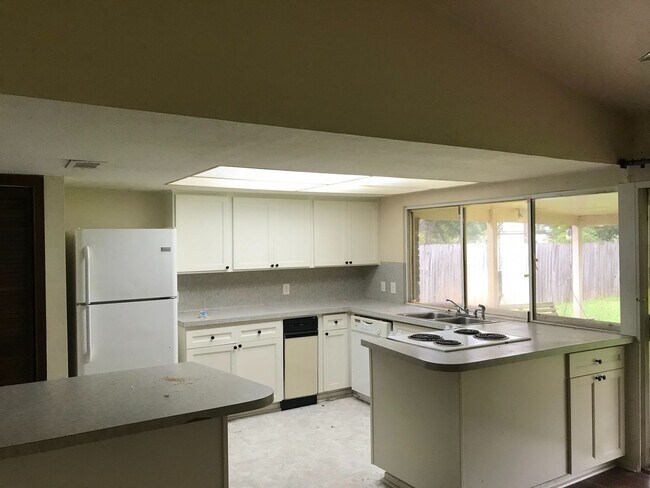 Building Photo - 11101 Parkside Dr