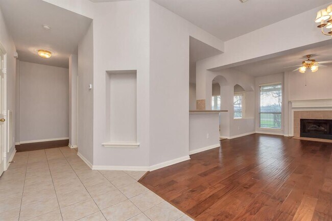 Building Photo - 2027 Grand Terrace