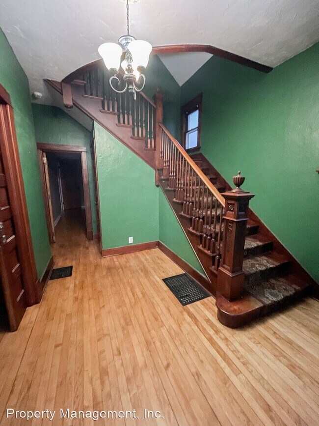 Building Photo - 4 br, 3 bath House - 2100 E Street
