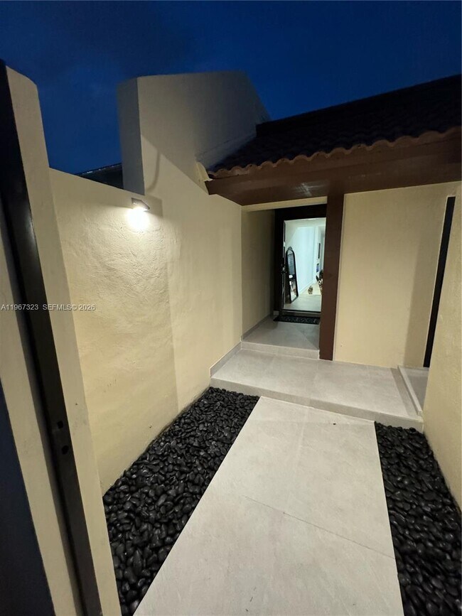 Foto del edificio - 19217 NW 64th Ct