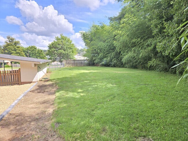 Foto del edificio - 4048 Dolly Ridge Rd