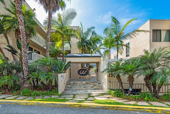 Building Photo - 7301 Vista del Mar