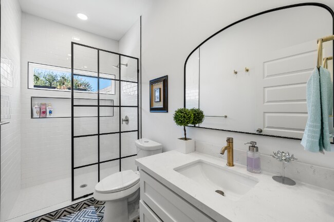 Foto del edificio - 2625 Warbler Ave