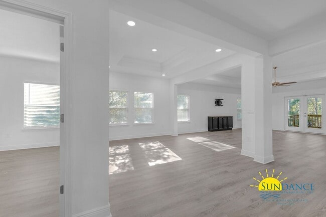 Building Photo - Stunning 4 Bedroom Home in Freeport!