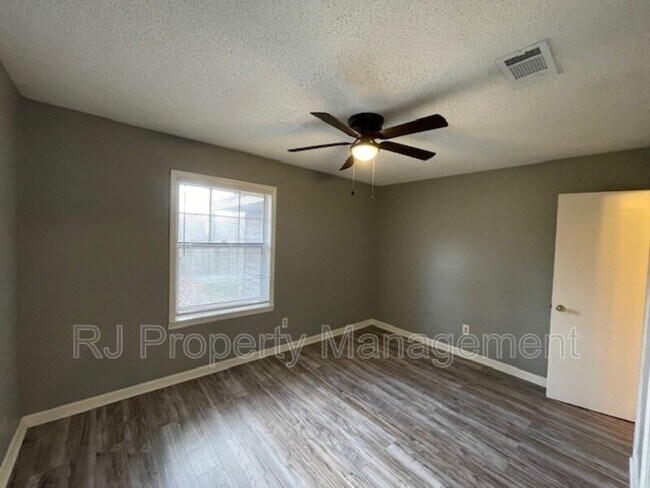 Building Photo - 6989 Amberly Way Dr